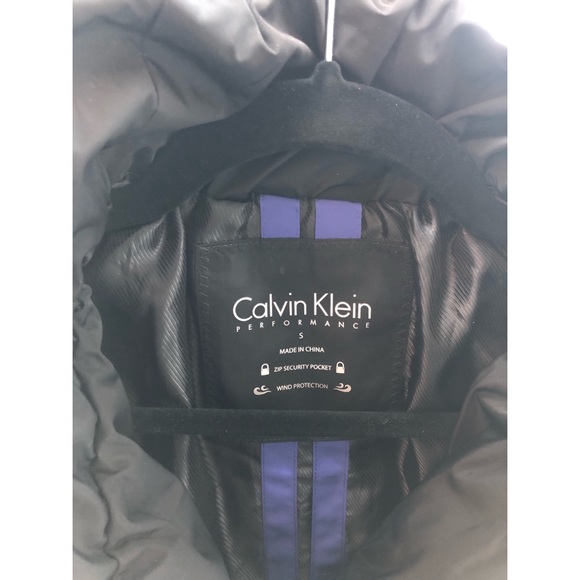 Calvin Klein Performance Asymmetrical Zip Vest - Picture 4 of 4